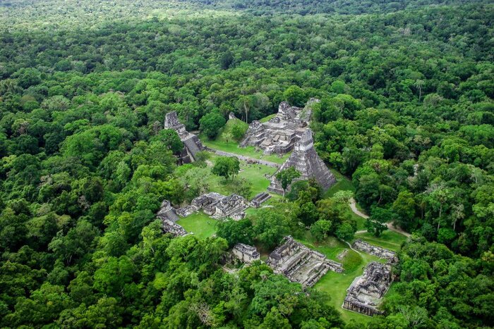 Tikal aus der Luft