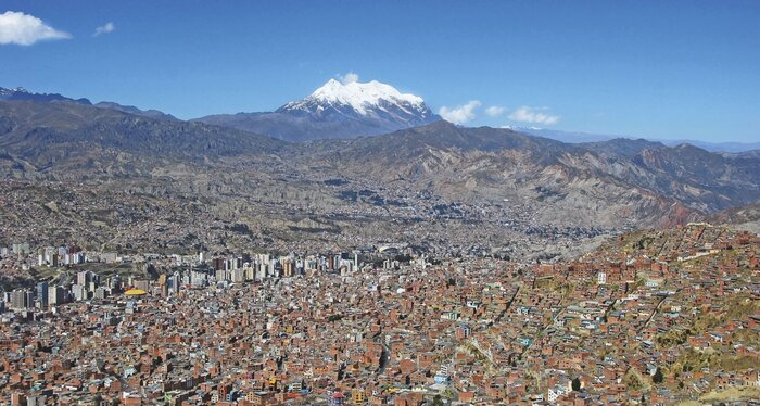 Blick auf La Paz und den Illimani (6.439 m.)