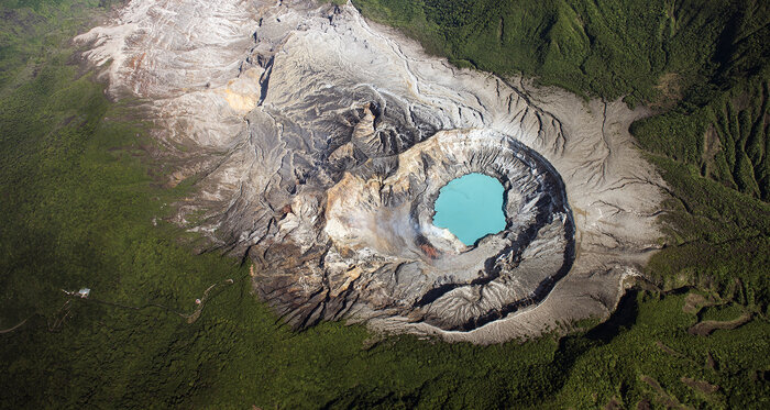 Blick in einen Krater des Vulkan Poas