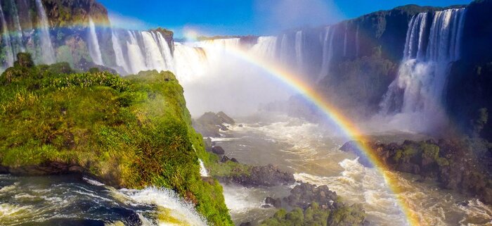 Regenbogen vor den Iguazu-Wasserfälle