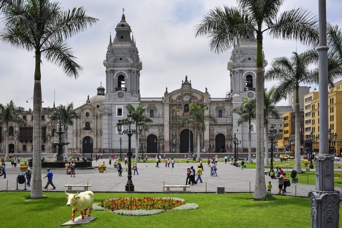 Kathedrale an der Plaza de Armas in Lima