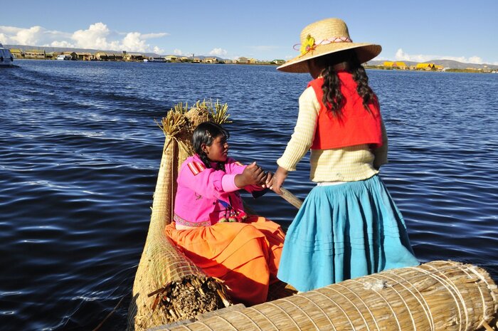 Uros auf dem Titicacasee