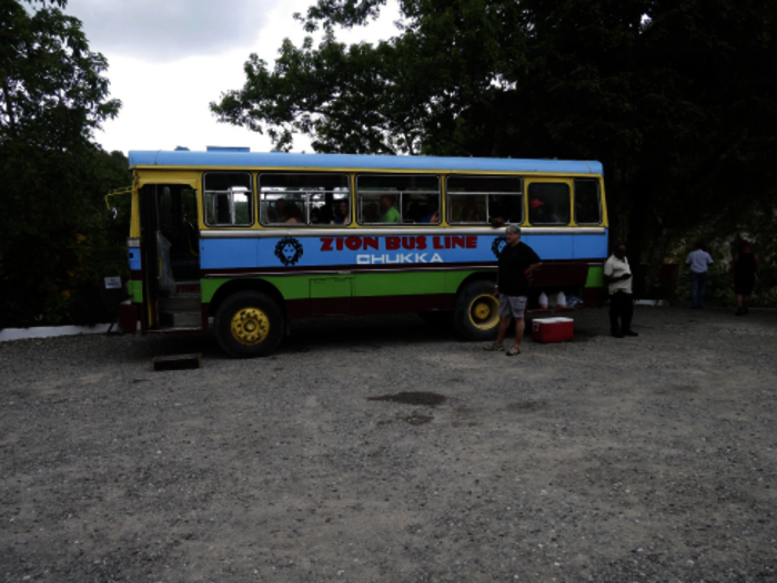Bus zum Bob Marley-Mausoleum